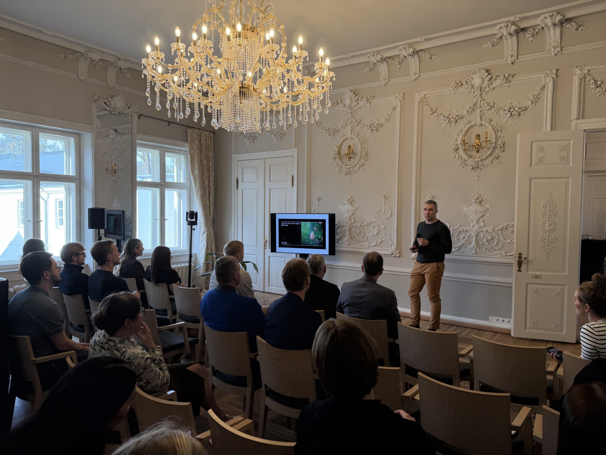 The EstBAN x Tartu Science Park pitch event brought together investors and deep tech startups